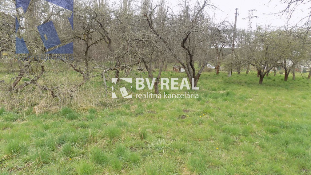 Predané EXKLUZÍVNE pozemok 671 m2 v Novákoch PL1007