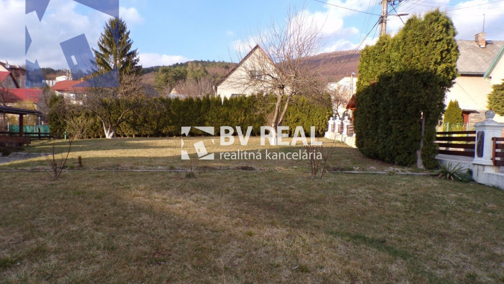 PREDANÉ BV REAL pozemok 527 m2 na stavbu rodinného domu Ráztočno okres Prievidza FM1300