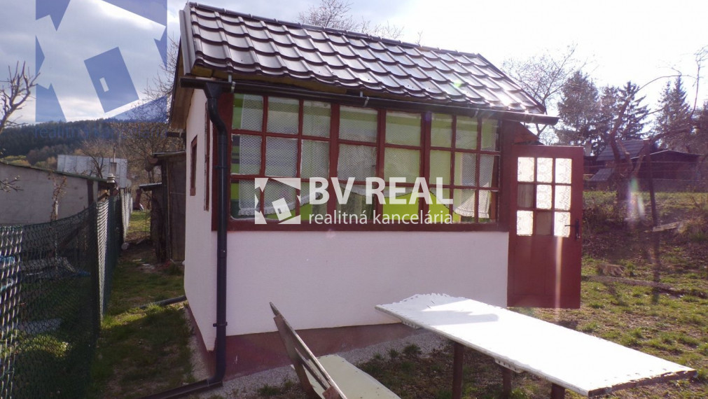 BV REAL Na predaj záhradná chatka so záhradou 848 m2 Handlová FM1317