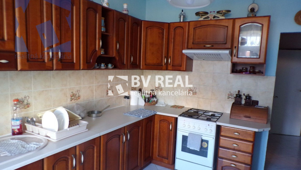 BV REAL Na predaj 3 izbový byt 71 m2 Prievidza FM1357