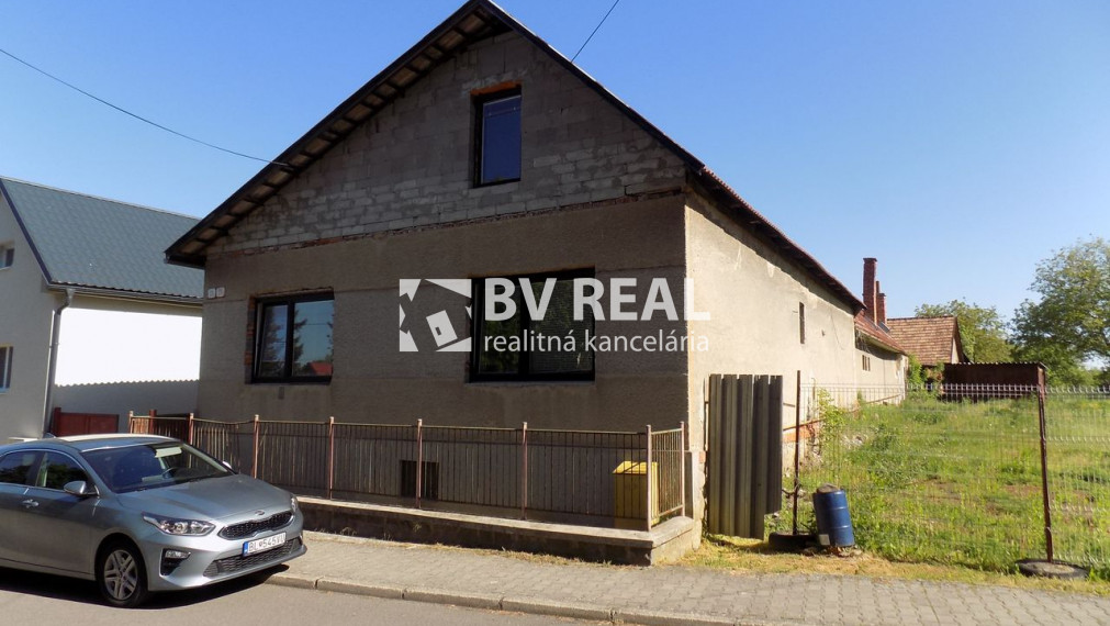 BV REAL na predaj 4 izbový rodinný dom 1256 m2 Nováky BV2015