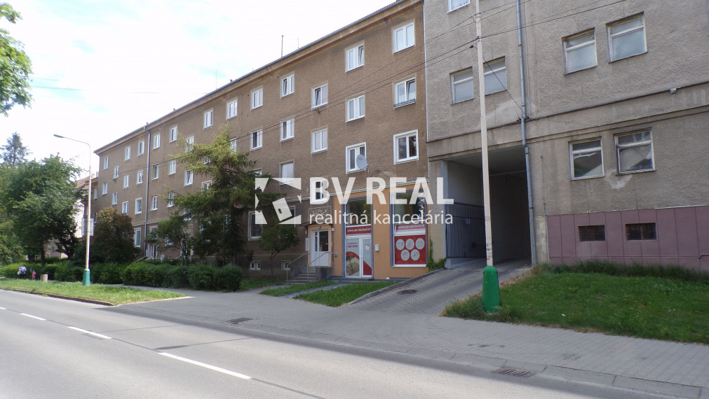 PREDANÉ komerčný priestor 35 m2 Prievidza FM1354