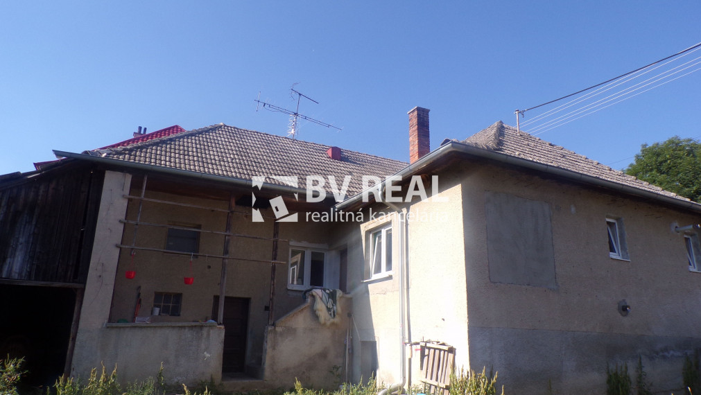 BV REAL Na predaj rodinný dom s pozemkom 2326 m2 Prašice FM1382