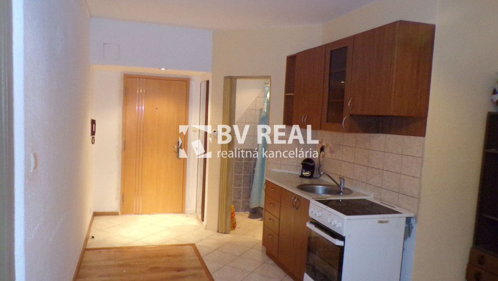 BV REAL Na prenájom 1 izbový byt 35 m2 Handlová FM1386