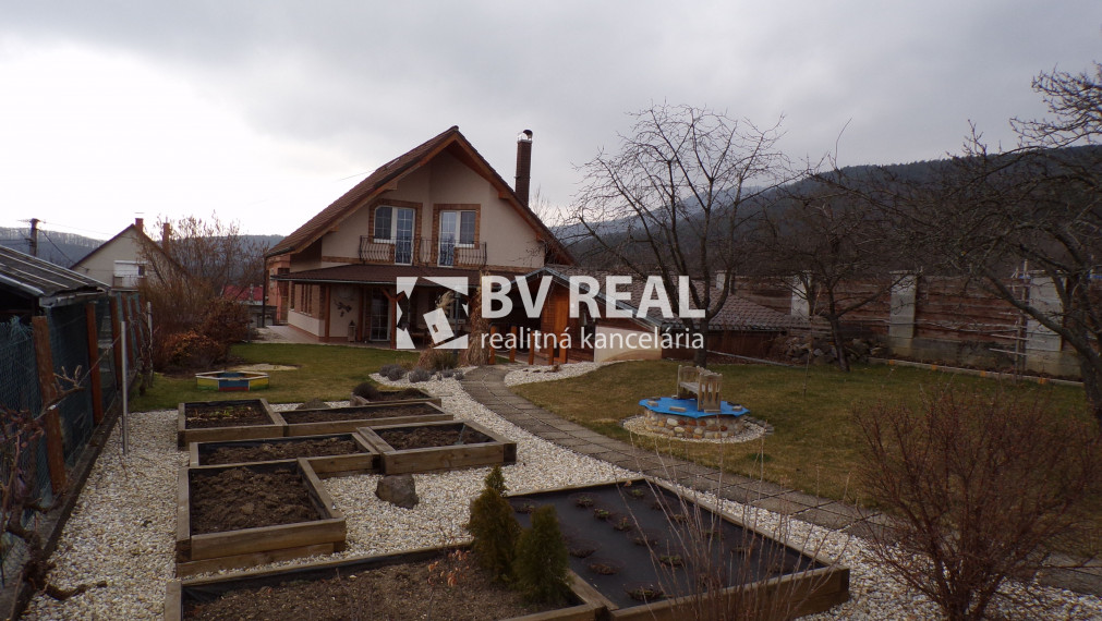 REZERVOVANÉ Na predaj rodinný dom Nitrianske Sučany okres Prievidza FM1555