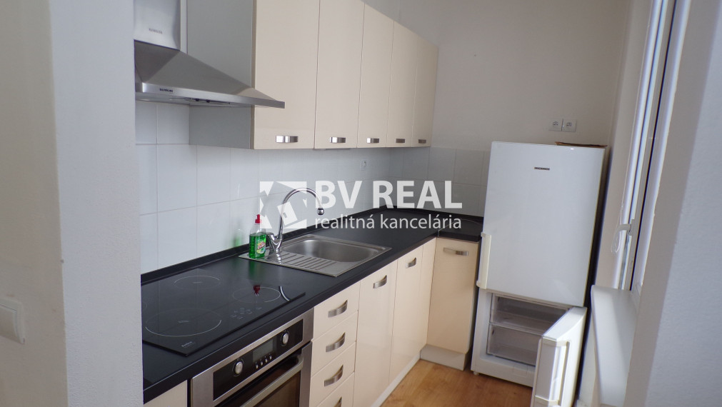 Na predaj kompletne prerobený 1 izbový byt 38 m2 Handlová FM1651