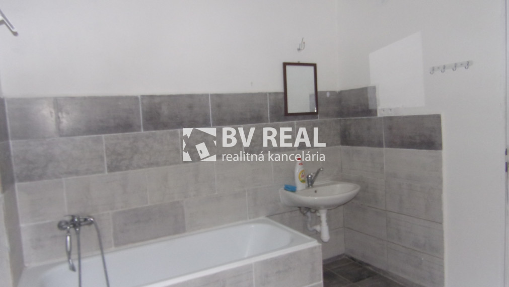 BV REAL Predaj rodinný dom Lutila KJ1063