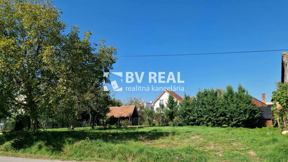 Na predaj pozemok na rod. dom Lazany okres Prievidza FM1736