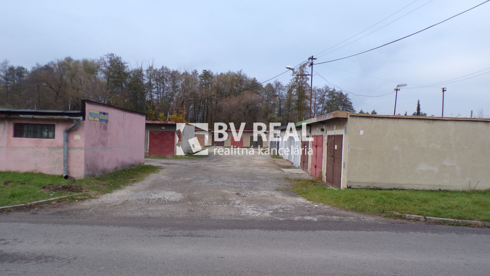 BV REAL Na prenájom garáž s jamou Prievidza FM2163
