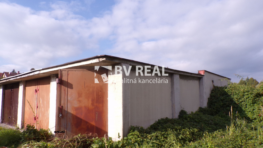 BV REAL Na predaj garáž 20 m2 Handlová FM2014