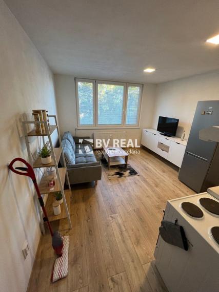 BV REAL Na prenájom zariadená garsónka Prievidza FM2147
