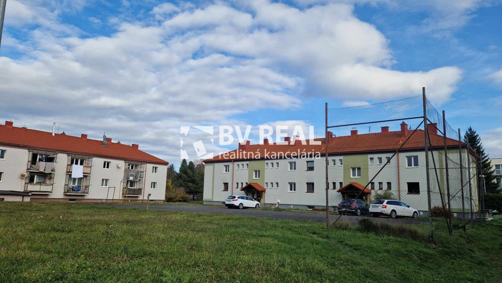BV REAL Na predaj 2 izbový byt a garáž Liptovský Peter FM2178