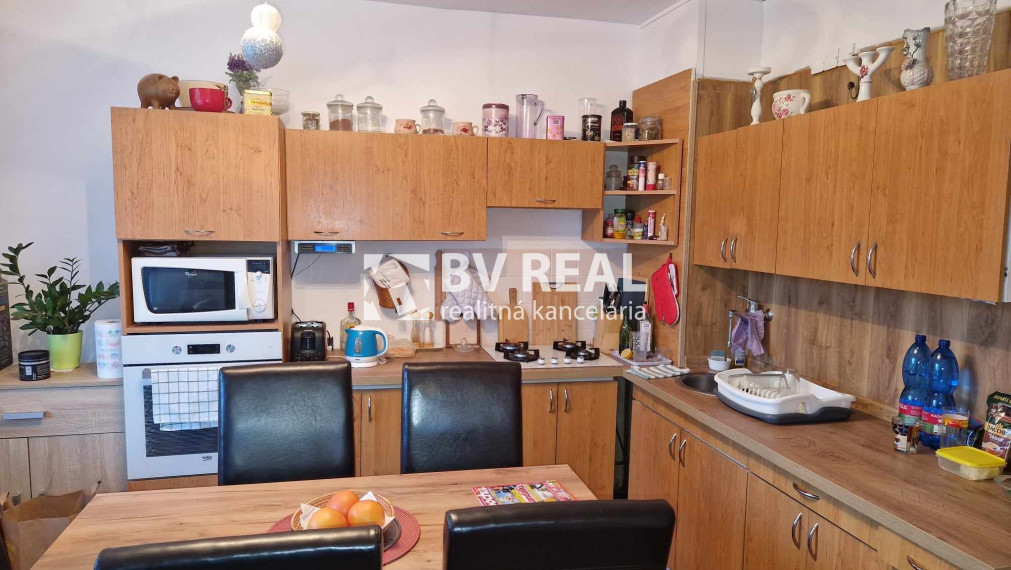BV REAL Na predaj 2 izbový byt s 3 loggiami Handlová FM2180