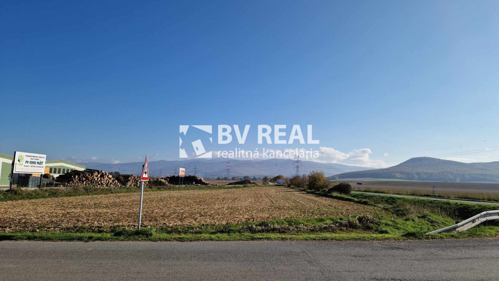 BV REAL Na predaj pozemok 965 m2 Veľké Uherce FM2190