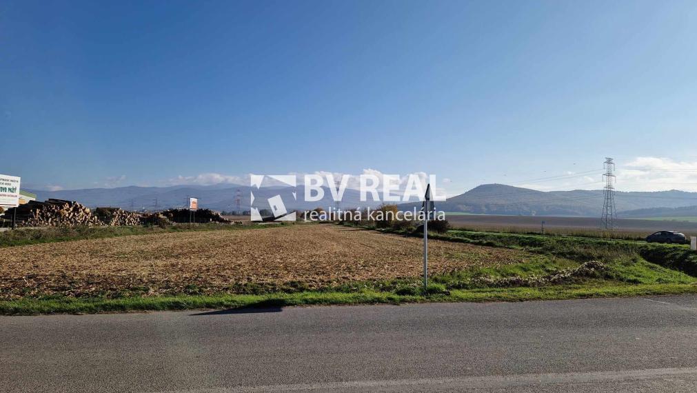 BV REAL Na predaj pozemok 965 m2 Veľké Uherce FM2190