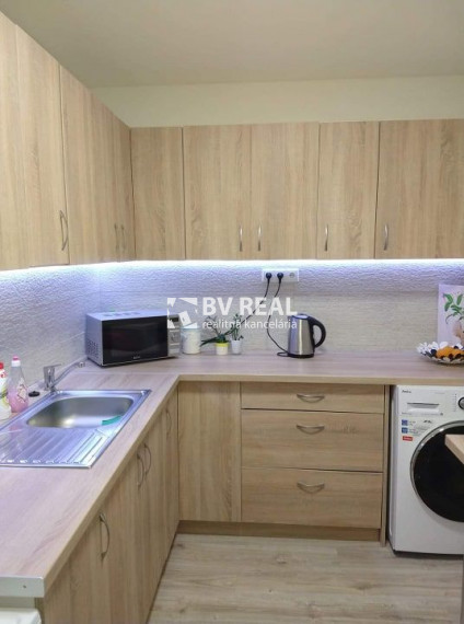 BV REAL Na prenájom prerobený 3 izbový byt Handlová FM2201