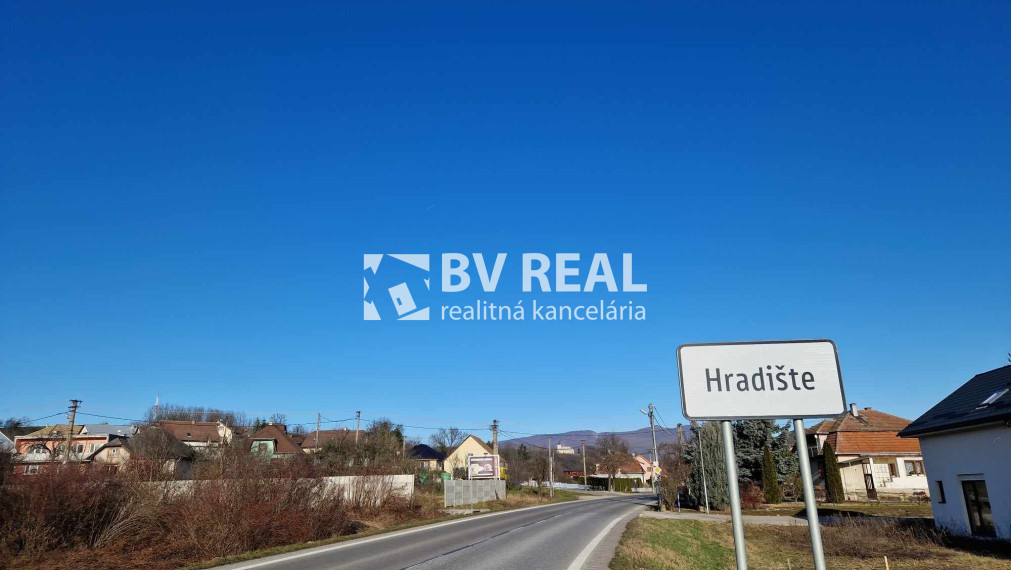 BV REAL Na predaj pozemok obec Hradište FM1829