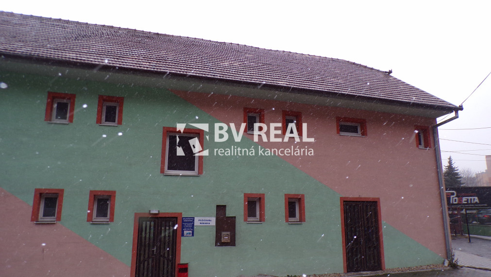 BV REAL Na prenájom komerčný priestor Handlová FM1628