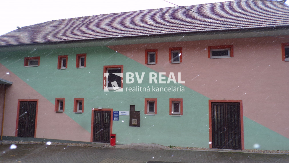 BV REAL Na prenájom komerčný priestor Handlová FM1628