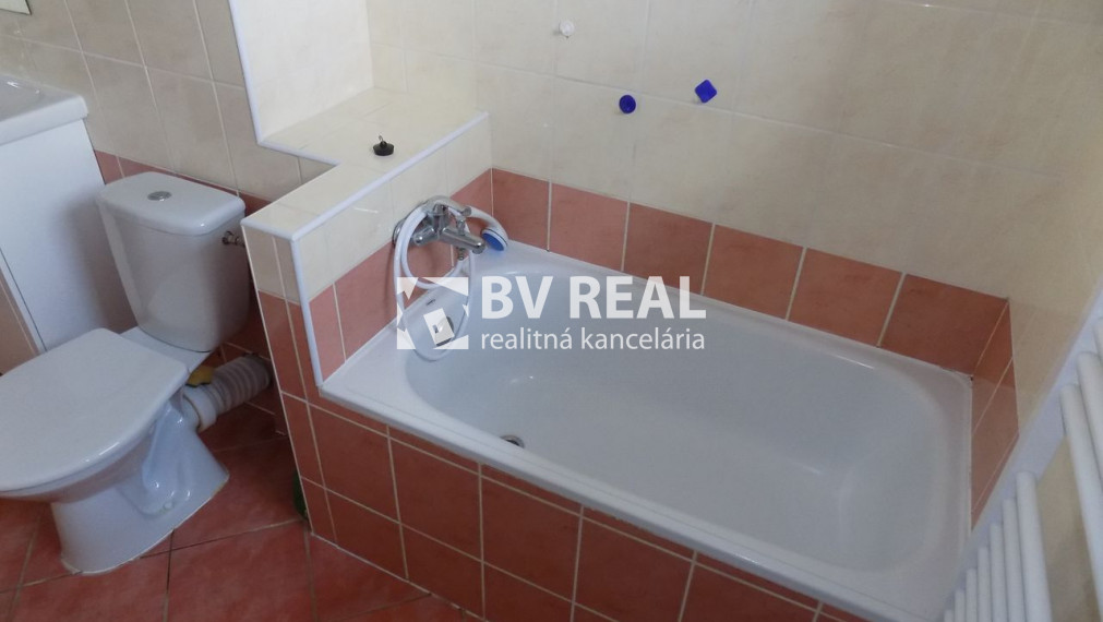 BV REAL na prenájom 2 izbový byt 56 m2 Handlová BV5006