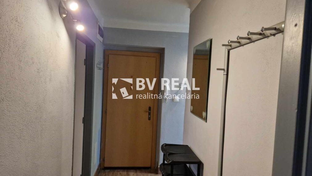 REZERVOVANÉ BV REAL Na predaj 2 izbový byt Handlová FM2260
