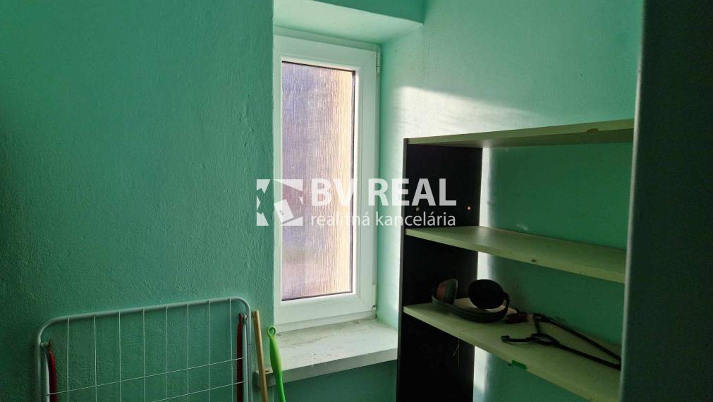 REZERVOVANÉ BV REAL Na predaj 2 izbový byt Handlová FM2260