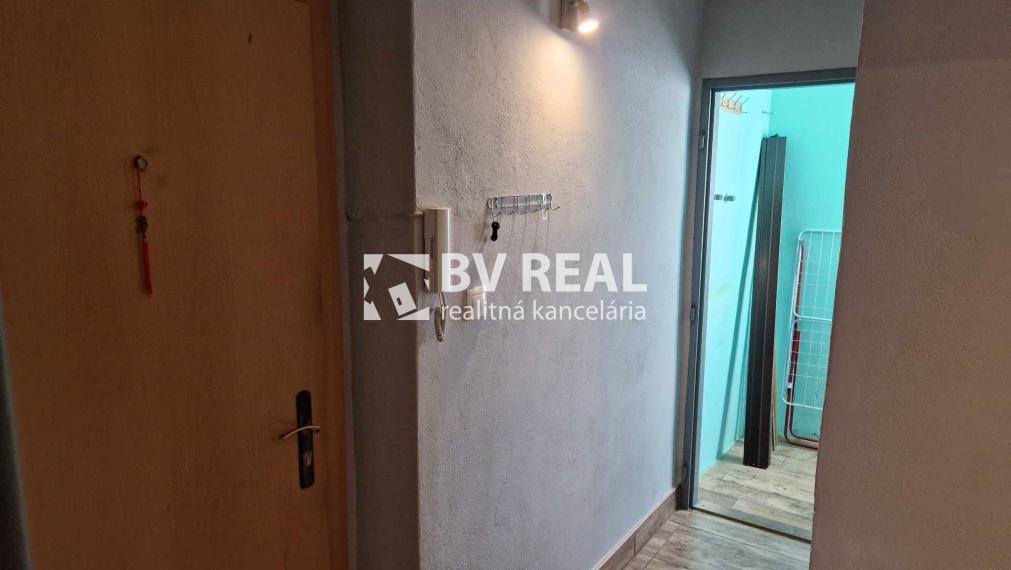 REZERVOVANÉ BV REAL Na predaj 2 izbový byt Handlová FM2260