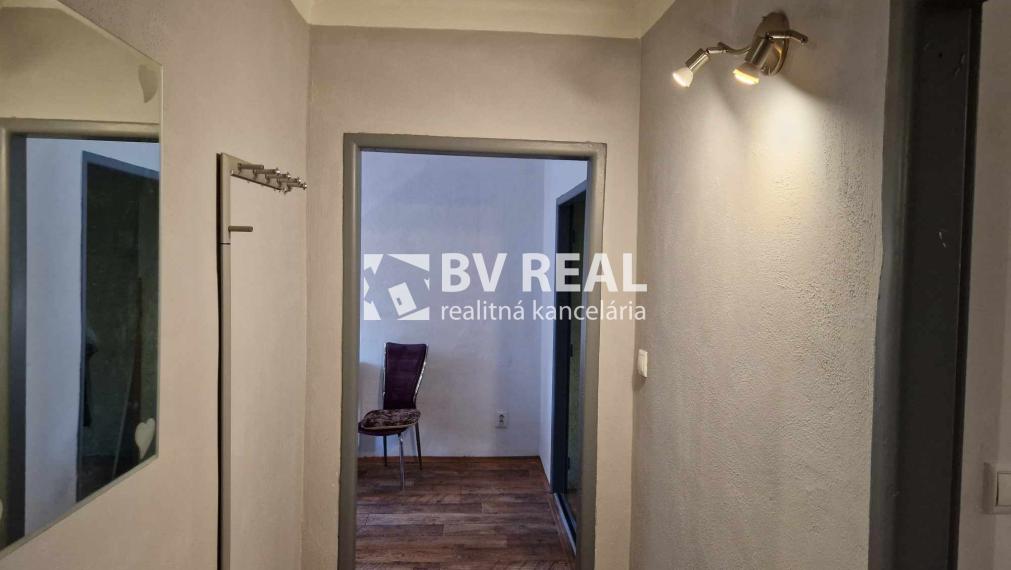 REZERVOVANÉ BV REAL Na predaj 2 izbový byt Handlová FM2260