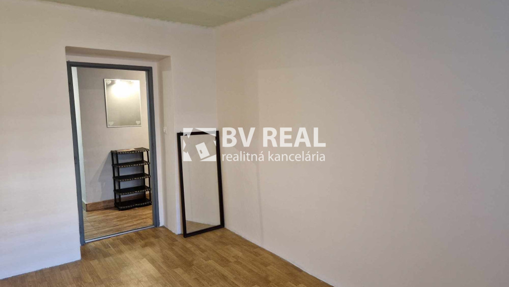 REZERVOVANÉ BV REAL Na predaj 2 izbový byt Handlová FM2260