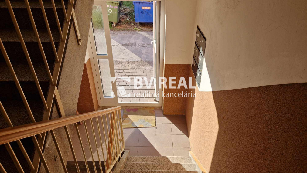 REZERVOVANÉ BV REAL Na predaj 2 izbový byt Handlová FM2260