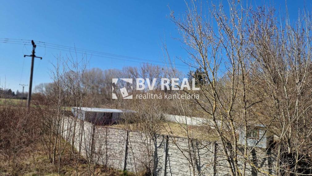 BV REAL Na predaj pozemok 1523 m2 Malé Kršteňany FM2264