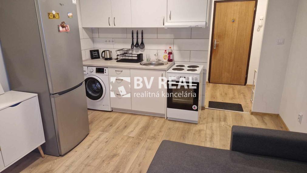 BV REAL Na prenájom zariadená garsónka Prievidza FM2209