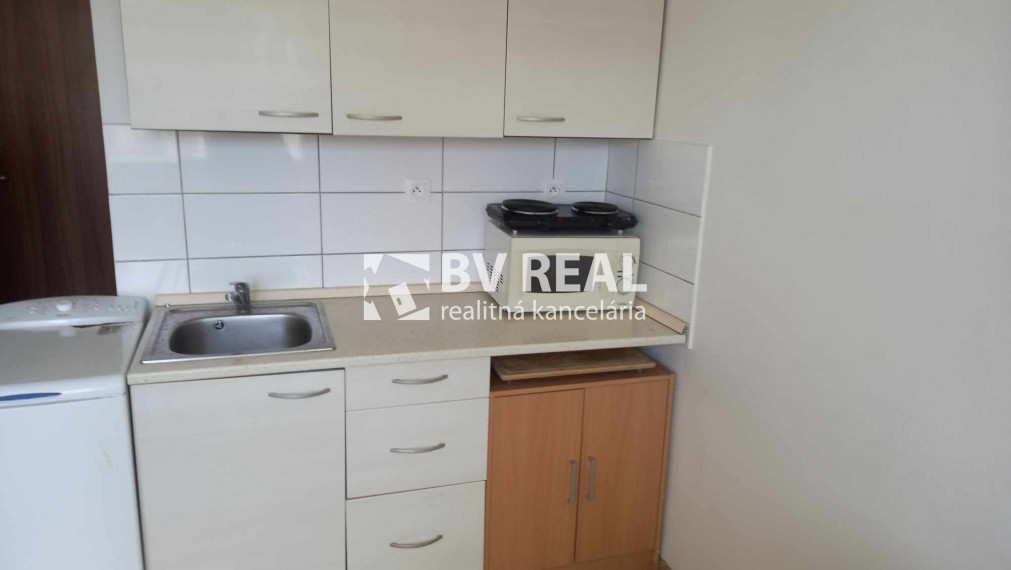 BV REAL Na prenájom garsónka Prievidza FM2297
