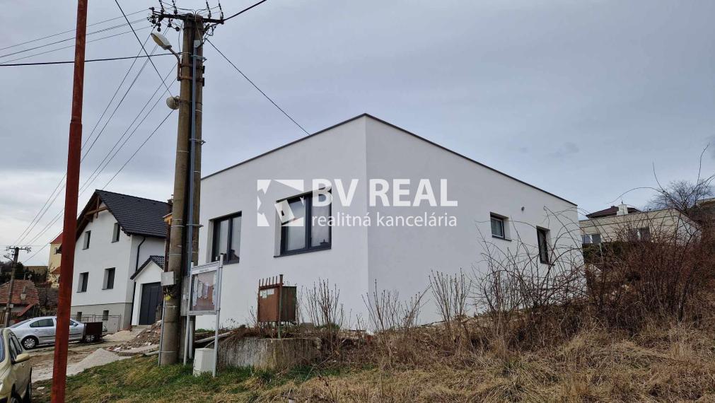 BV REAL Na predaj novostavba a garáž Malé Kršteňany FM2254