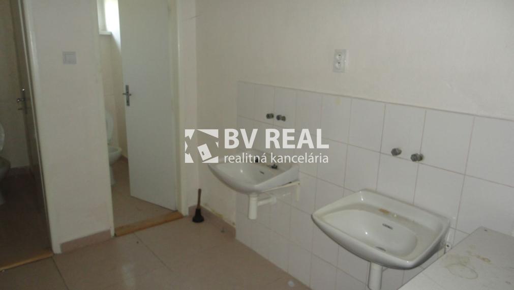 BV REAL na prenájom administratívna budova Bojnice FM2310