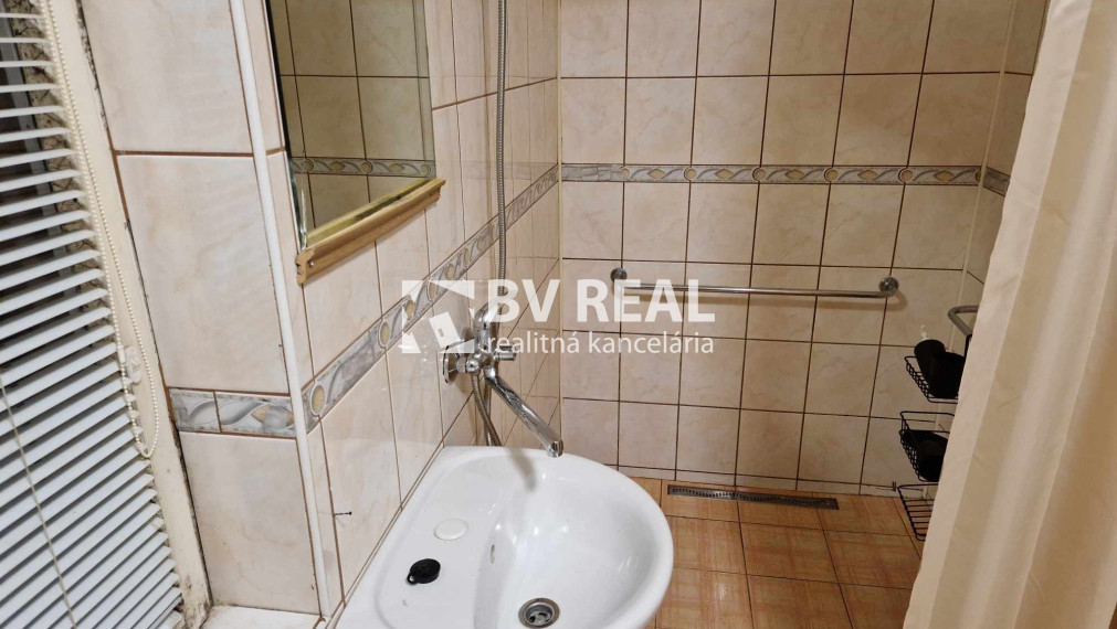 BV REAL Na prenájom byt v rodinnom dome Prievidza FM2228