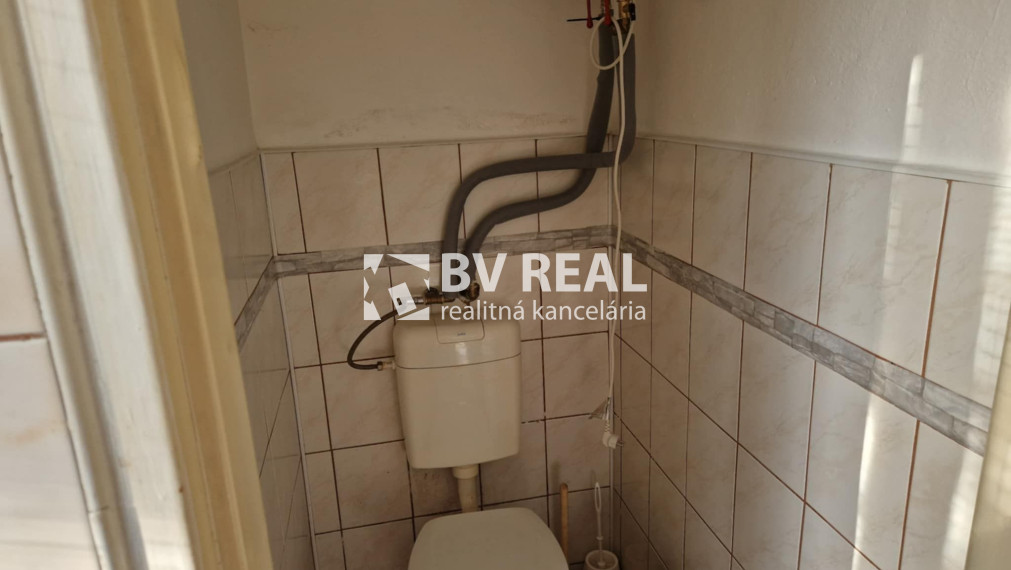 BV REAL Na prenájom byt v rodinnom dome Prievidza FM2228