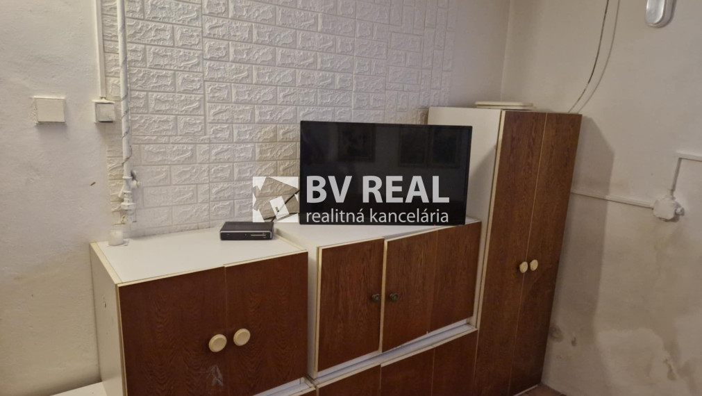 BV REAL Na prenájom byt v rodinnom dome Prievidza FM2228