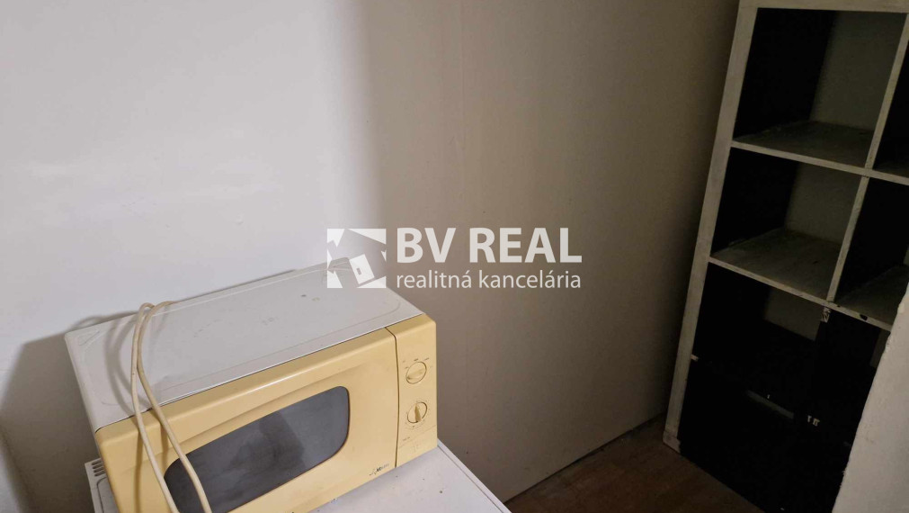 BV REAL Na prenájom byt v rodinnom dome Prievidza FM2228