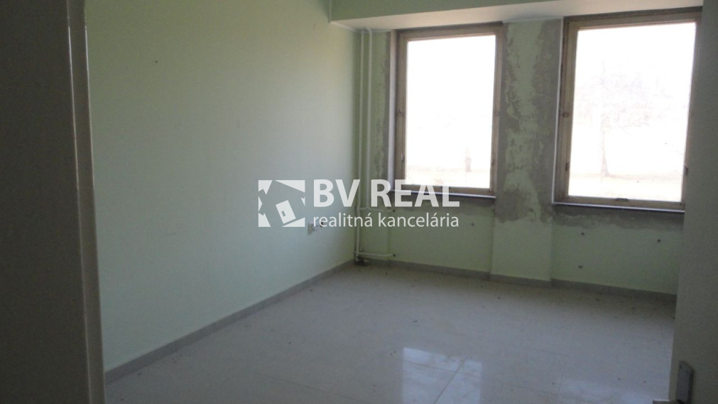 BV REAL na predaj administratívna budova Bojnice FM2259