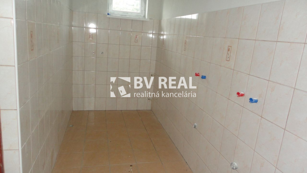 BV REAL na predaj administratívna budova Bojnice FM2259