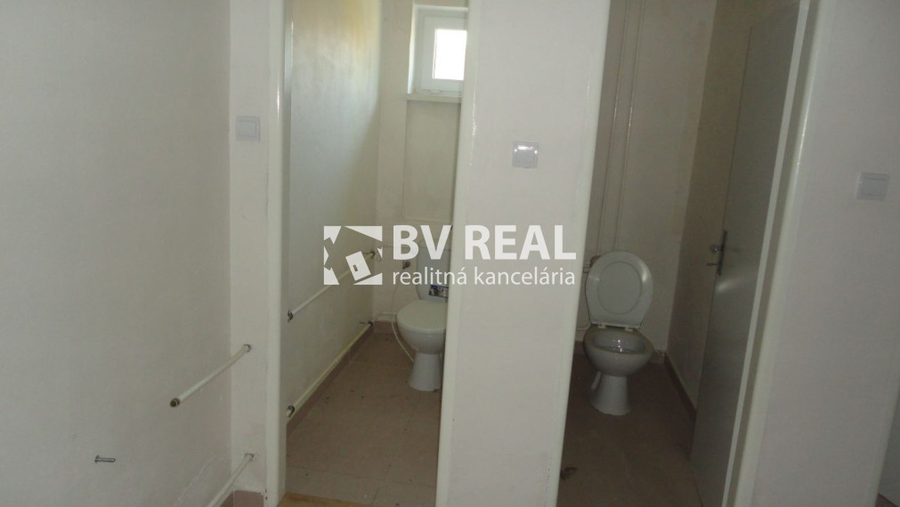 BV REAL na predaj administratívna budova Bojnice FM2259