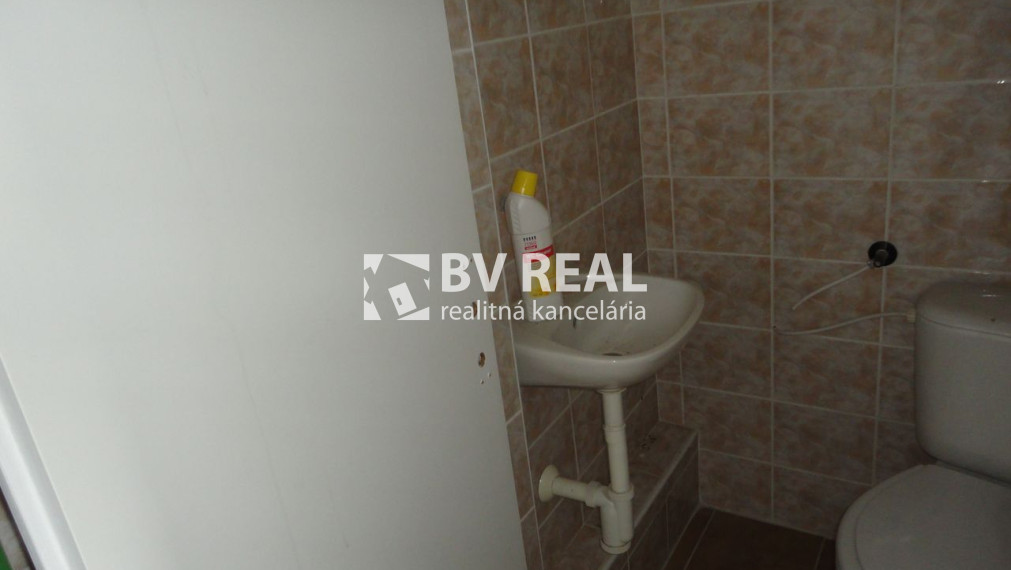 BV REAL na predaj administratívna budova Bojnice FM2259