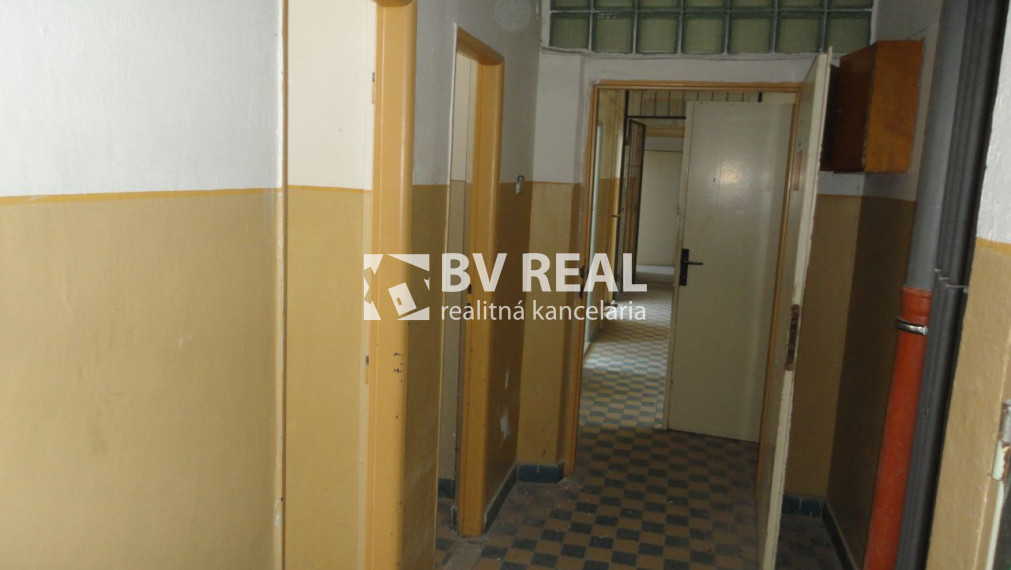 BV REAL na predaj administratívna budova Bojnice FM2259