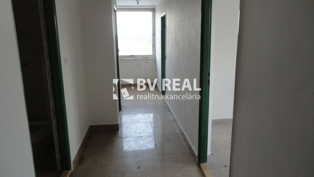 BV REAL na predaj administratívna budova Bojnice FM2259