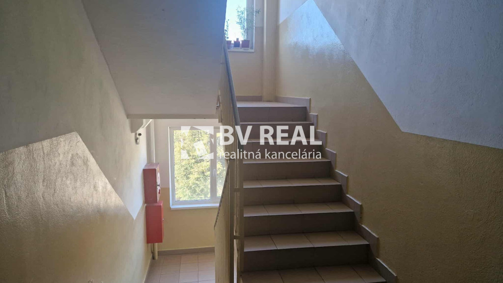 BV REAL Na prenájom 1 izbový byt 38 m2 Handlová FM2329