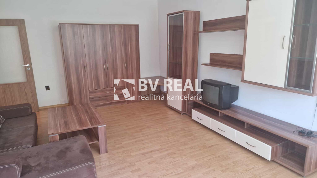BV REAL Na prenájom 1 izbový byt 38 m2 Handlová FM2329