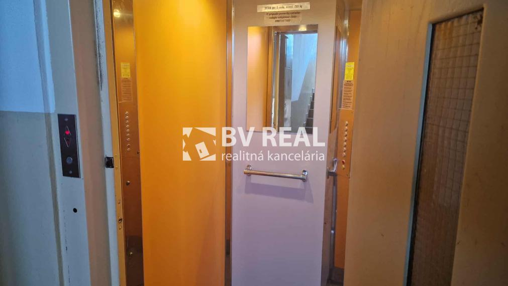 BV REAL Na prenájom 1 izbový byt 38 m2 Handlová FM2329