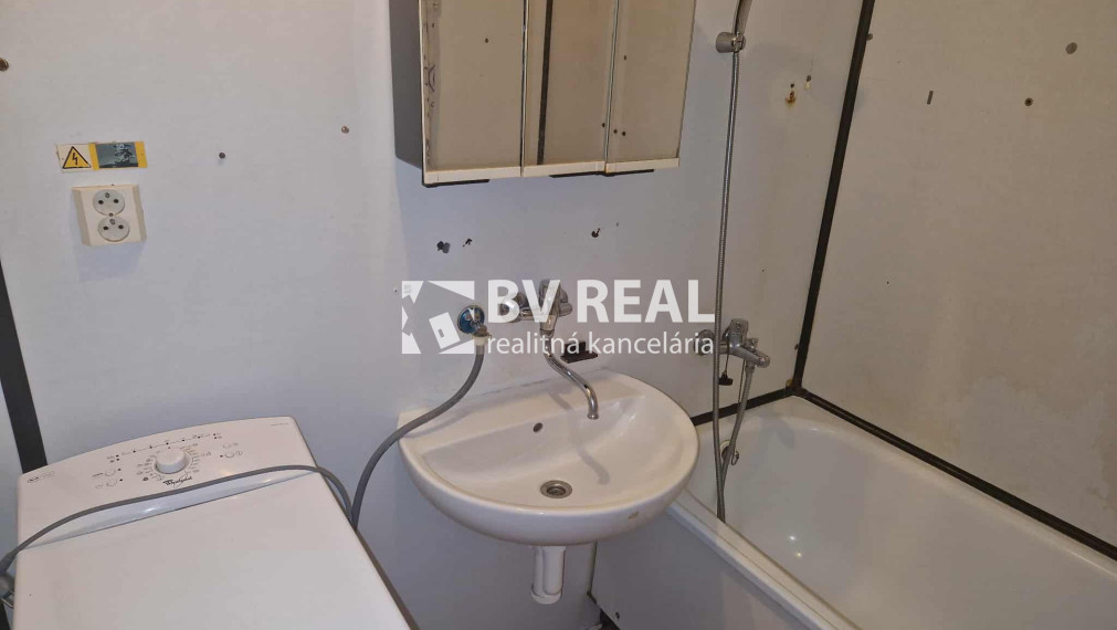 BV REAL Na prenájom 1 izbový byt 38 m2 Handlová FM2329