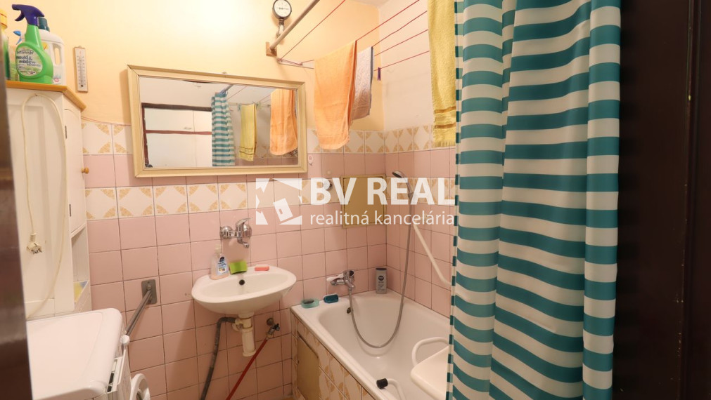 BV REAL na predaj 3 izbový byt 71 m2 Nováky BV5007